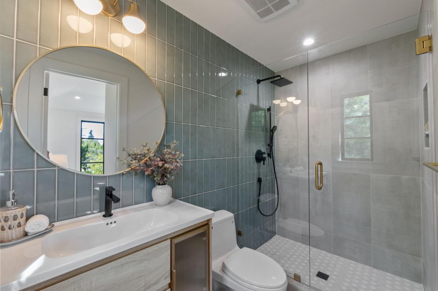 Detail Gallery Image 23 of 29 For 201 Burlingame Ave, Burlingame,  CA 94010 - 4 Beds | 3/1 Baths