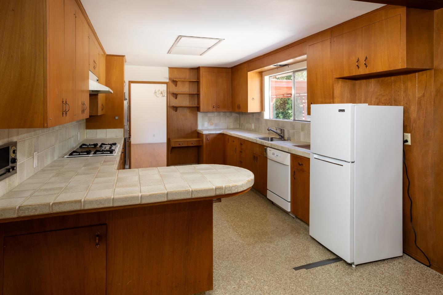 Detail Gallery Image 11 of 25 For 26792 Robleda Ct, Los Altos Hills,  CA 94022 - 4 Beds | 2/1 Baths