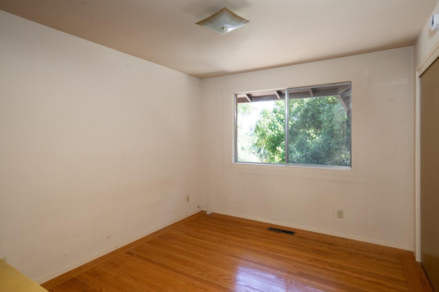 Detail Gallery Image 16 of 25 For 26792 Robleda Ct, Los Altos Hills,  CA 94022 - 4 Beds | 2/1 Baths