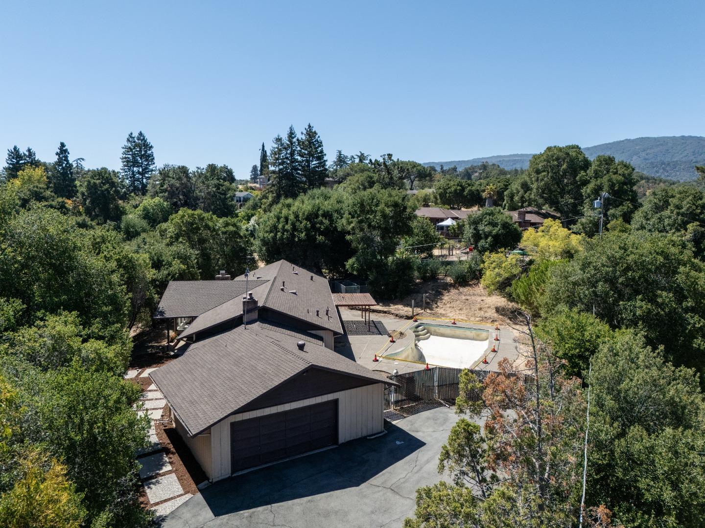Detail Gallery Image 24 of 25 For 26792 Robleda Ct, Los Altos Hills,  CA 94022 - 4 Beds | 2/1 Baths