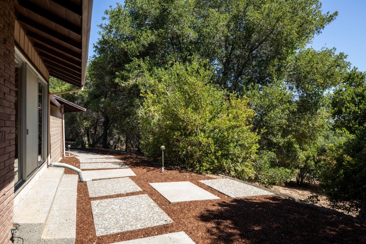 Detail Gallery Image 4 of 25 For 26792 Robleda Ct, Los Altos Hills,  CA 94022 - 4 Beds | 2/1 Baths