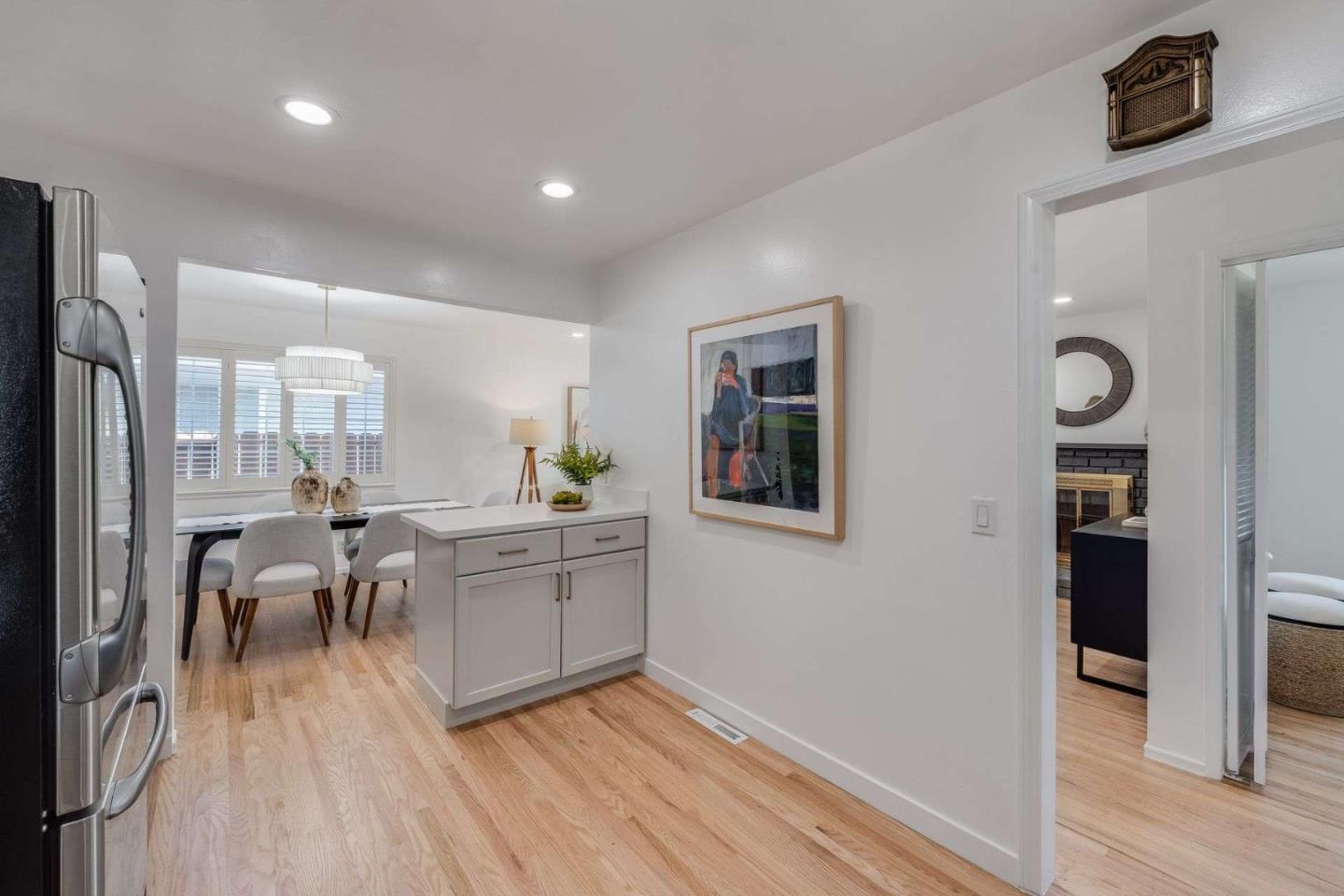 Detail Gallery Image 11 of 37 For 10800 W Estates Dr, Cupertino,  CA 95014 - 4 Beds | 2 Baths