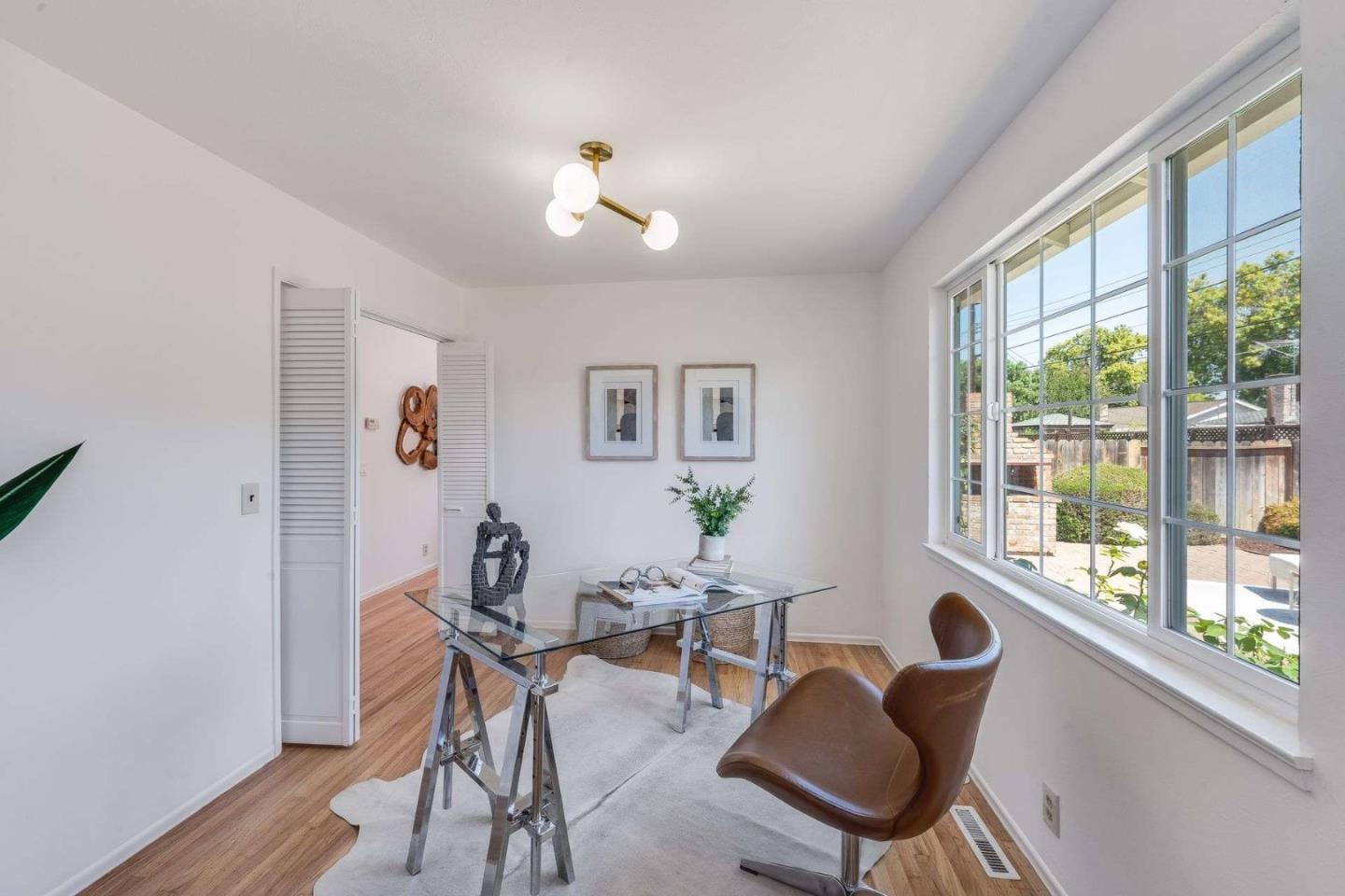 Detail Gallery Image 16 of 37 For 10800 W Estates Dr, Cupertino,  CA 95014 - 4 Beds | 2 Baths