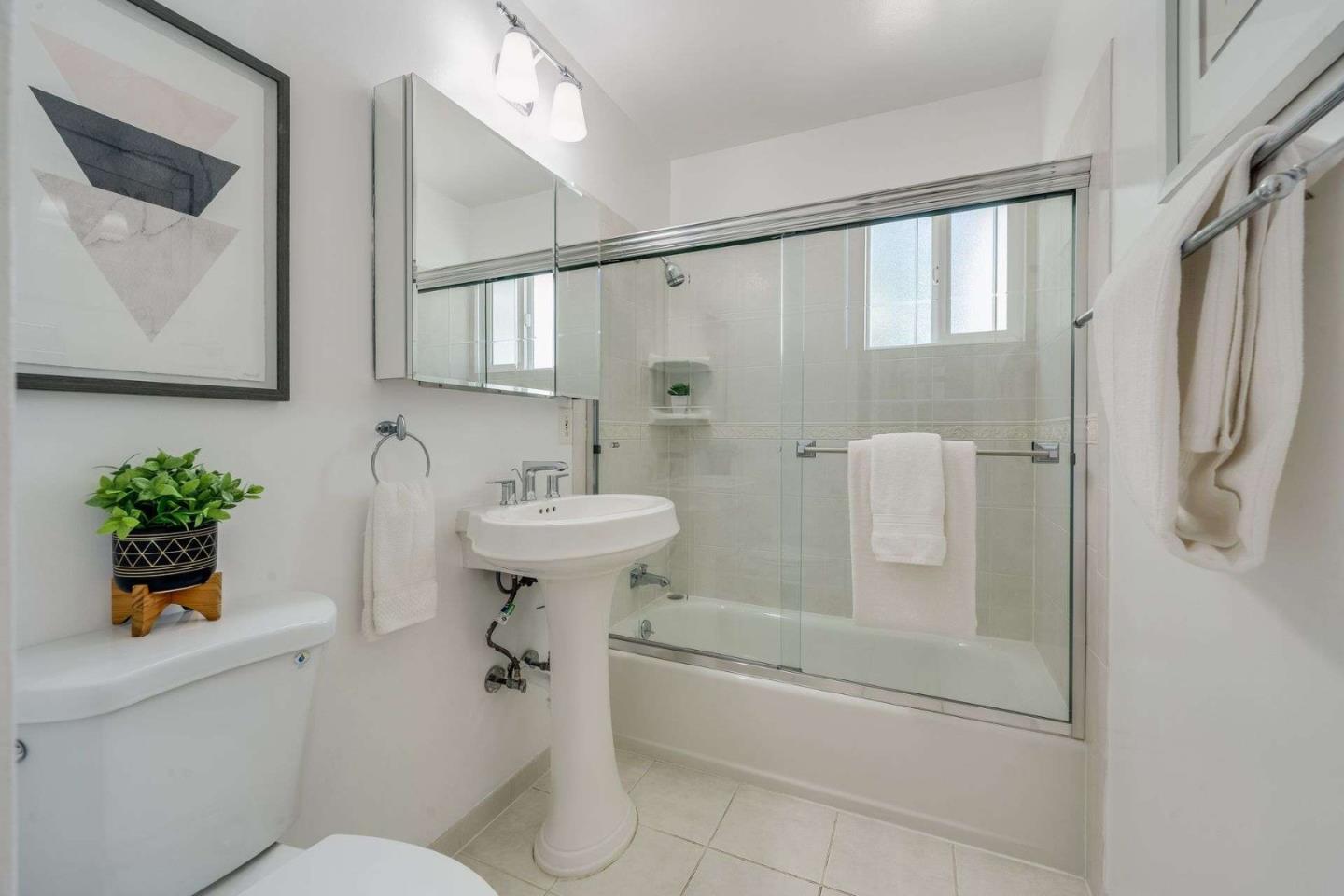 Detail Gallery Image 17 of 37 For 10800 W Estates Dr, Cupertino,  CA 95014 - 4 Beds | 2 Baths