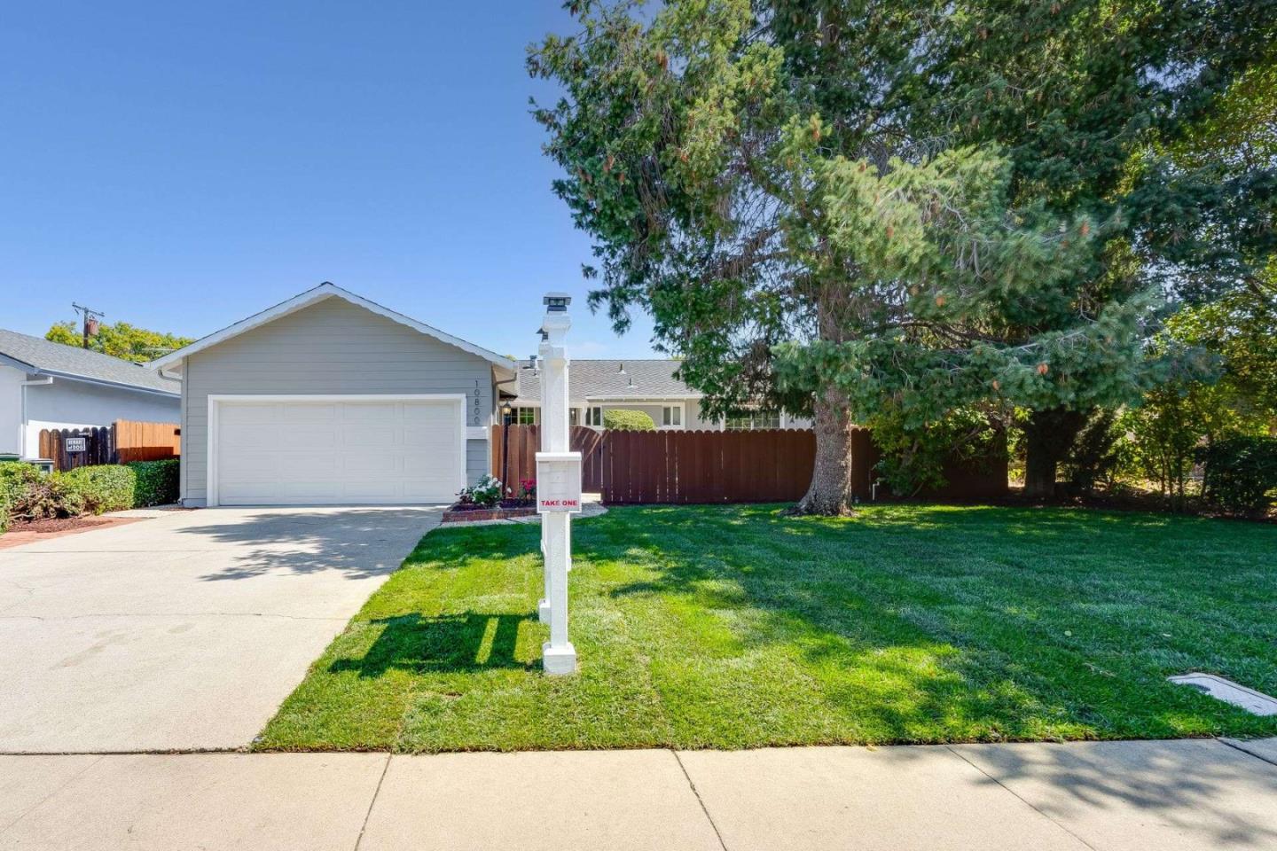 Detail Gallery Image 22 of 37 For 10800 W Estates Dr, Cupertino,  CA 95014 - 4 Beds | 2 Baths