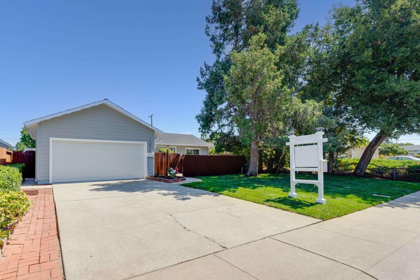 Detail Gallery Image 23 of 37 For 10800 W Estates Dr, Cupertino,  CA 95014 - 4 Beds | 2 Baths