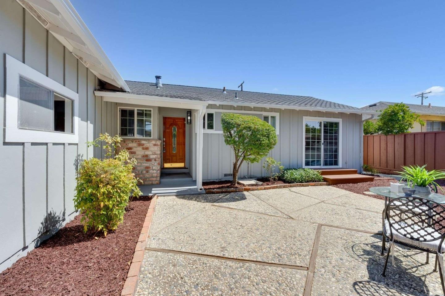 Detail Gallery Image 24 of 37 For 10800 W Estates Dr, Cupertino,  CA 95014 - 4 Beds | 2 Baths