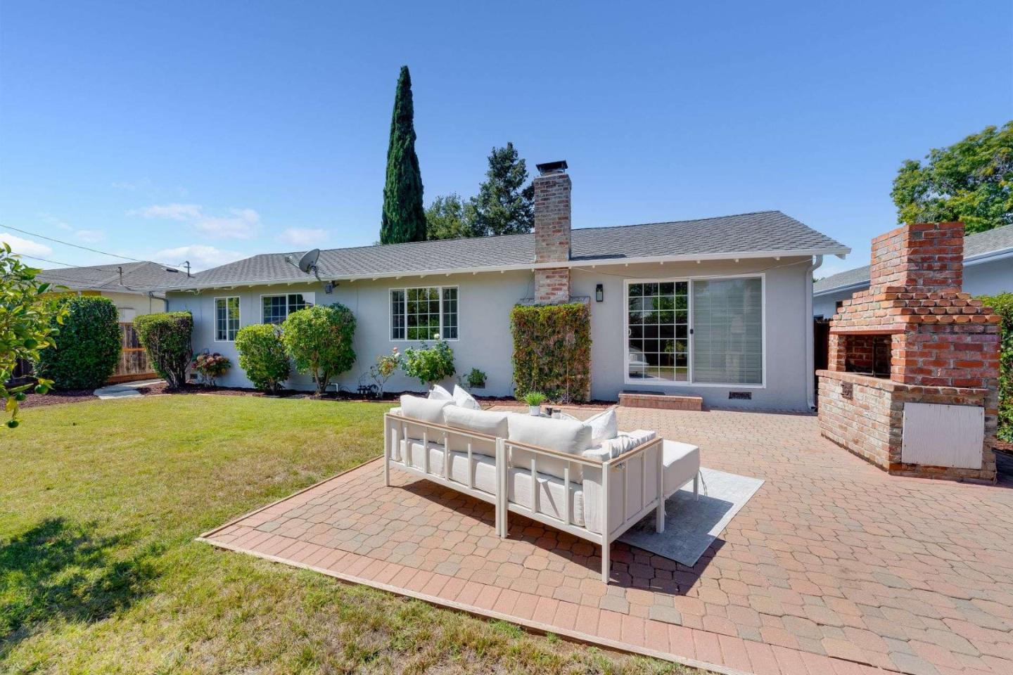 Detail Gallery Image 28 of 37 For 10800 W Estates Dr, Cupertino,  CA 95014 - 4 Beds | 2 Baths