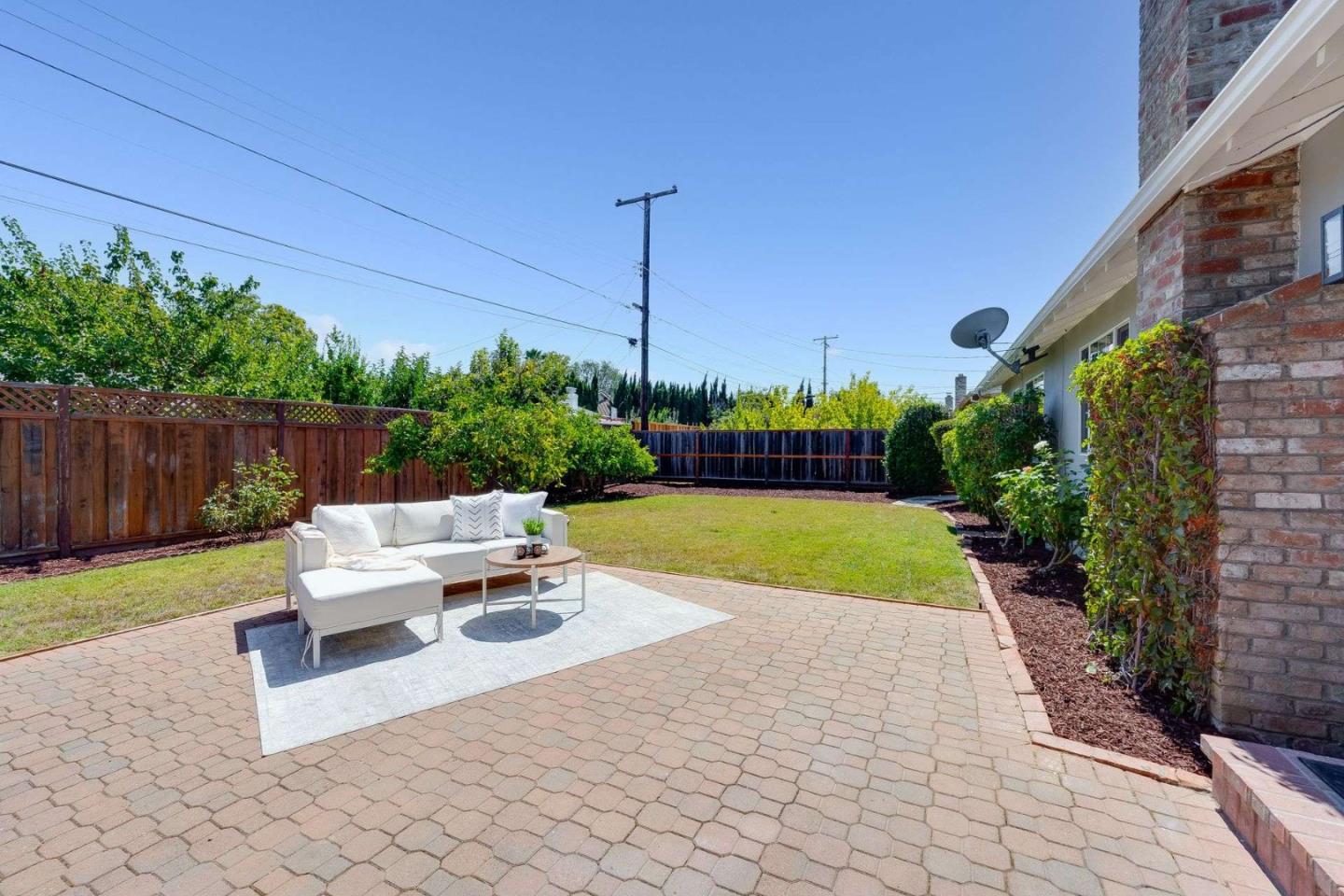 Detail Gallery Image 29 of 37 For 10800 W Estates Dr, Cupertino,  CA 95014 - 4 Beds | 2 Baths