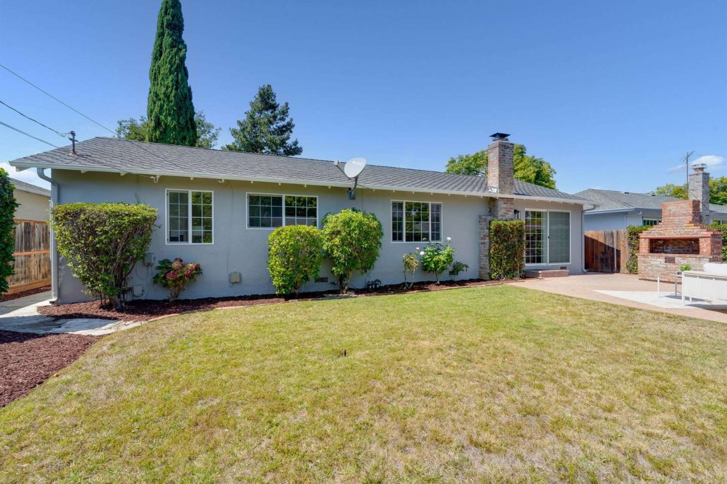 Detail Gallery Image 30 of 37 For 10800 W Estates Dr, Cupertino,  CA 95014 - 4 Beds | 2 Baths