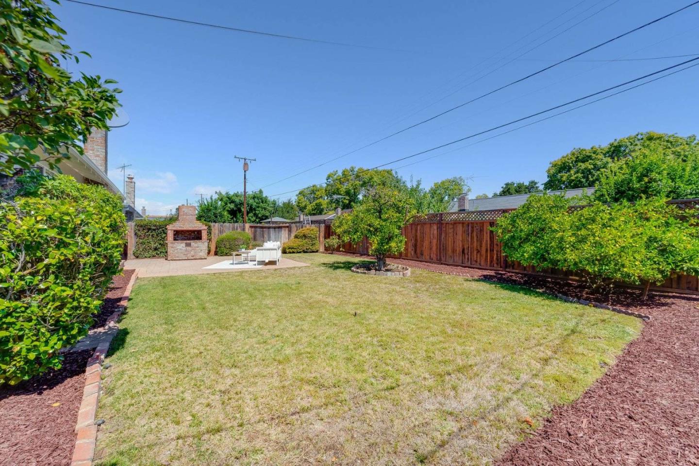 Detail Gallery Image 31 of 37 For 10800 W Estates Dr, Cupertino,  CA 95014 - 4 Beds | 2 Baths