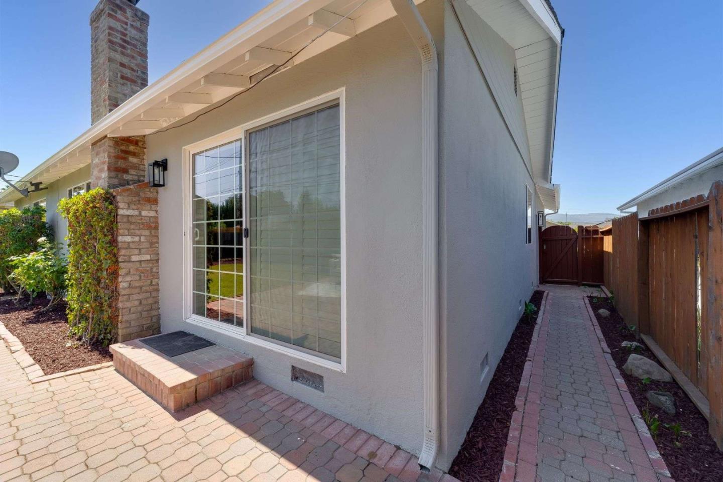 Detail Gallery Image 32 of 37 For 10800 W Estates Dr, Cupertino,  CA 95014 - 4 Beds | 2 Baths