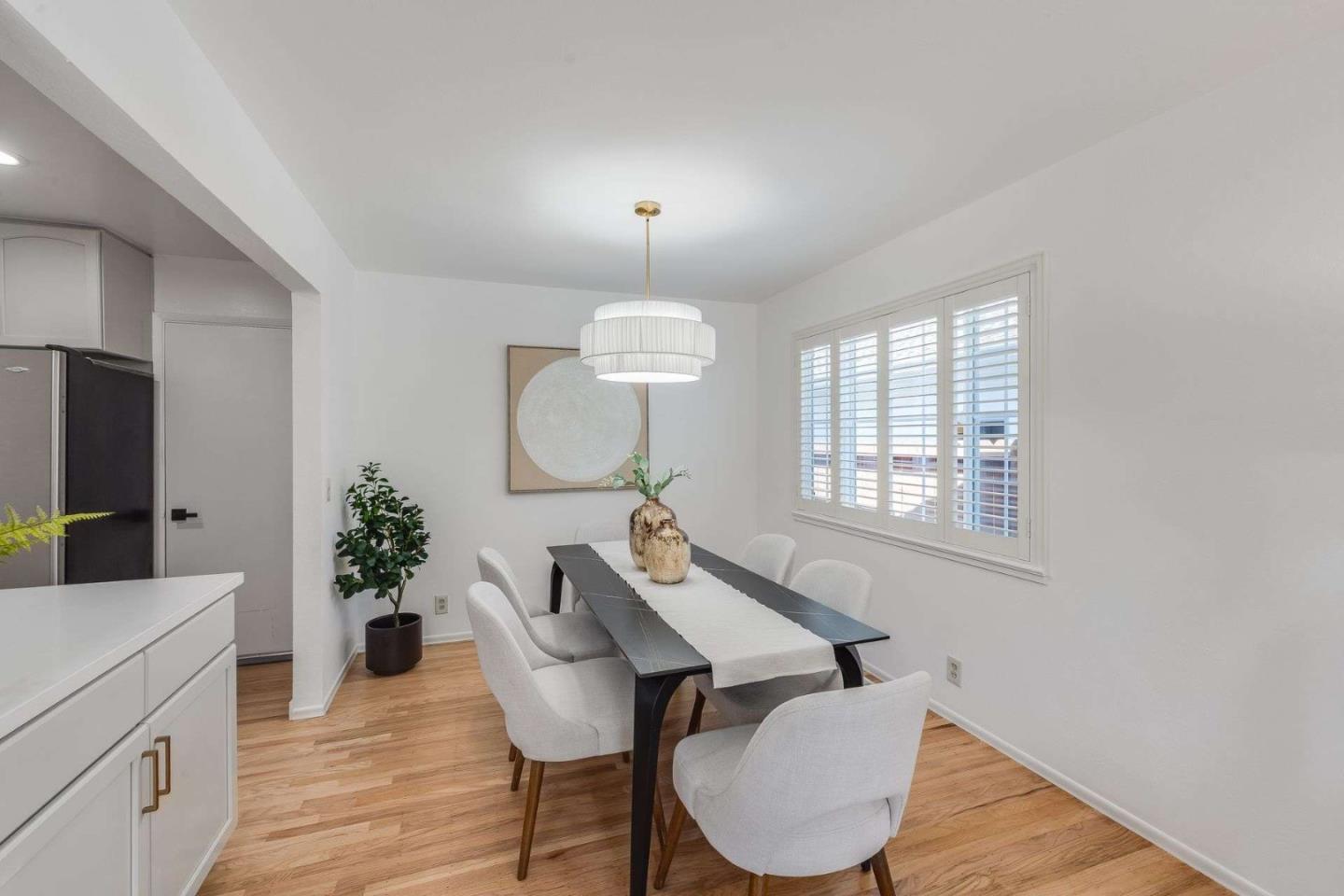 Detail Gallery Image 7 of 37 For 10800 W Estates Dr, Cupertino,  CA 95014 - 4 Beds | 2 Baths