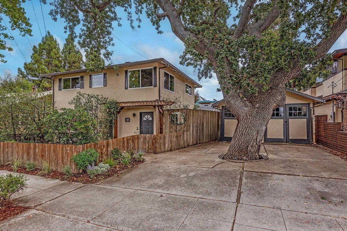 Detail Gallery Image 3 of 39 For 201/209 Mariposa Ave, Mountain View,  CA 94041 - 5 Beds | 3 Baths