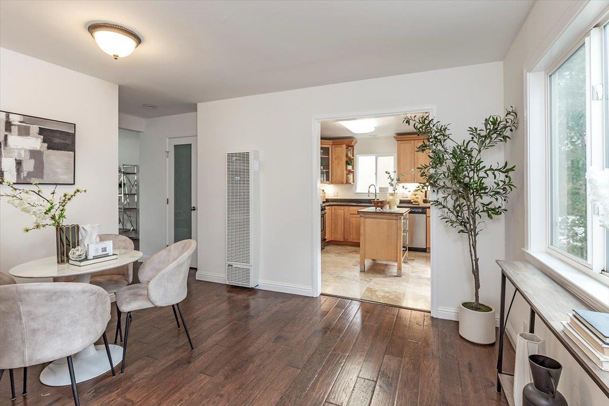 Detail Gallery Image 6 of 39 For 201/209 Mariposa Ave, Mountain View,  CA 94041 - 5 Beds | 3 Baths