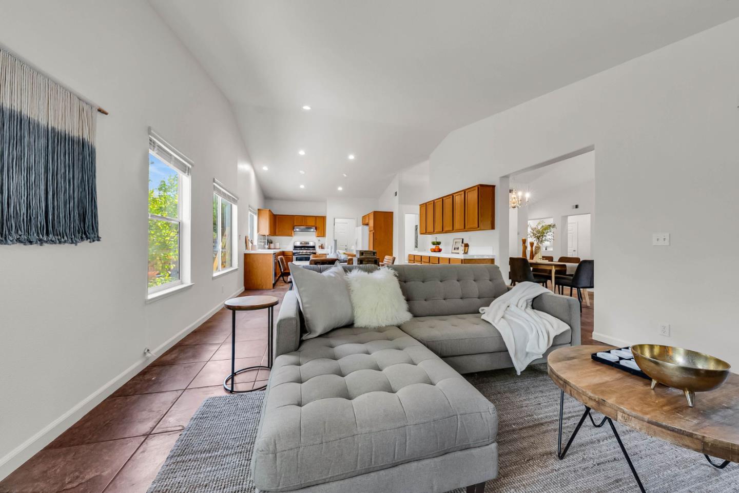 Detail Gallery Image 12 of 58 For 6370 Raspberry Ct, Gilroy,  CA 95020 - 4 Beds | 2/1 Baths