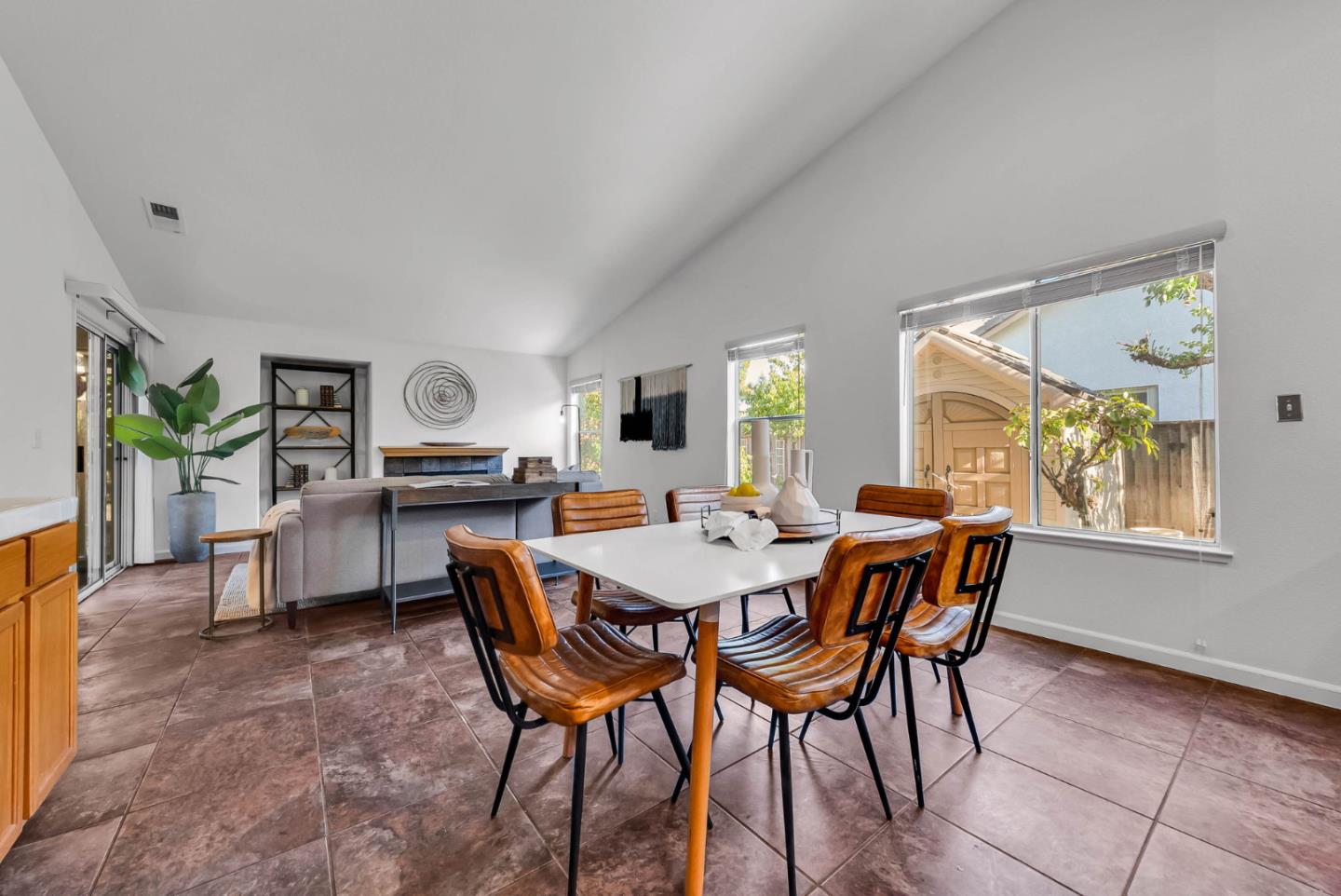 Detail Gallery Image 16 of 58 For 6370 Raspberry Ct, Gilroy,  CA 95020 - 4 Beds | 2/1 Baths