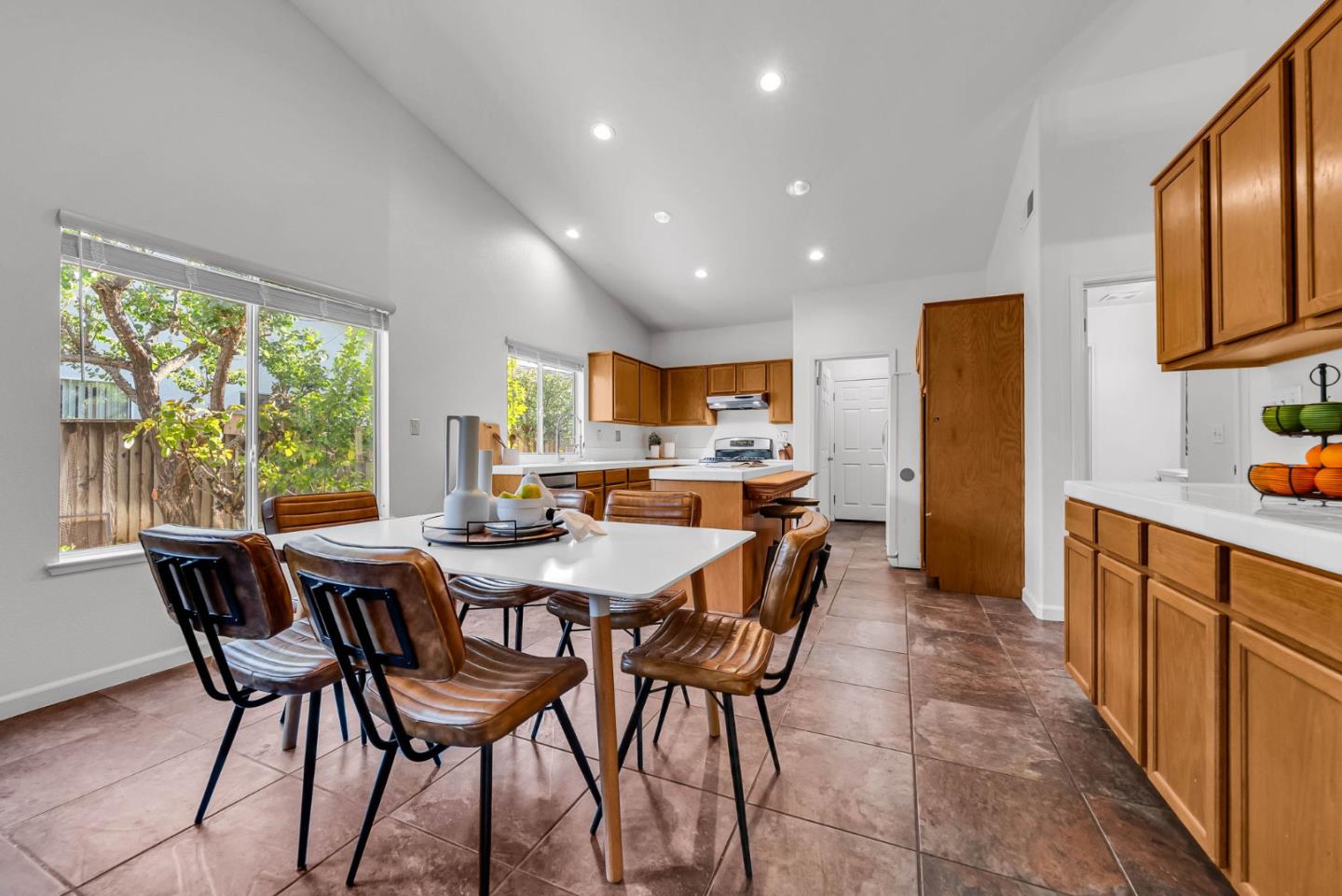 Detail Gallery Image 18 of 58 For 6370 Raspberry Ct, Gilroy,  CA 95020 - 4 Beds | 2/1 Baths