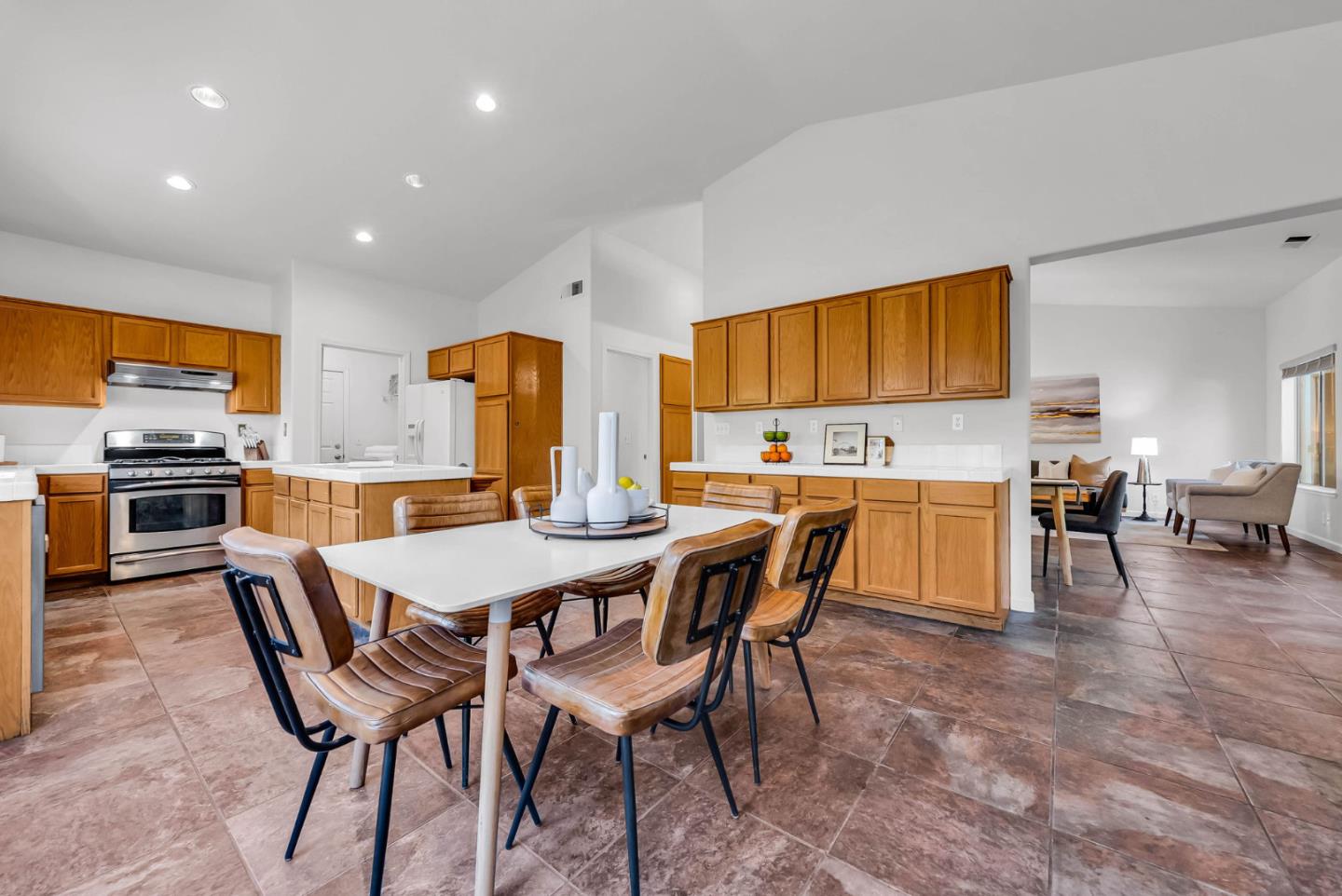 Detail Gallery Image 19 of 58 For 6370 Raspberry Ct, Gilroy,  CA 95020 - 4 Beds | 2/1 Baths