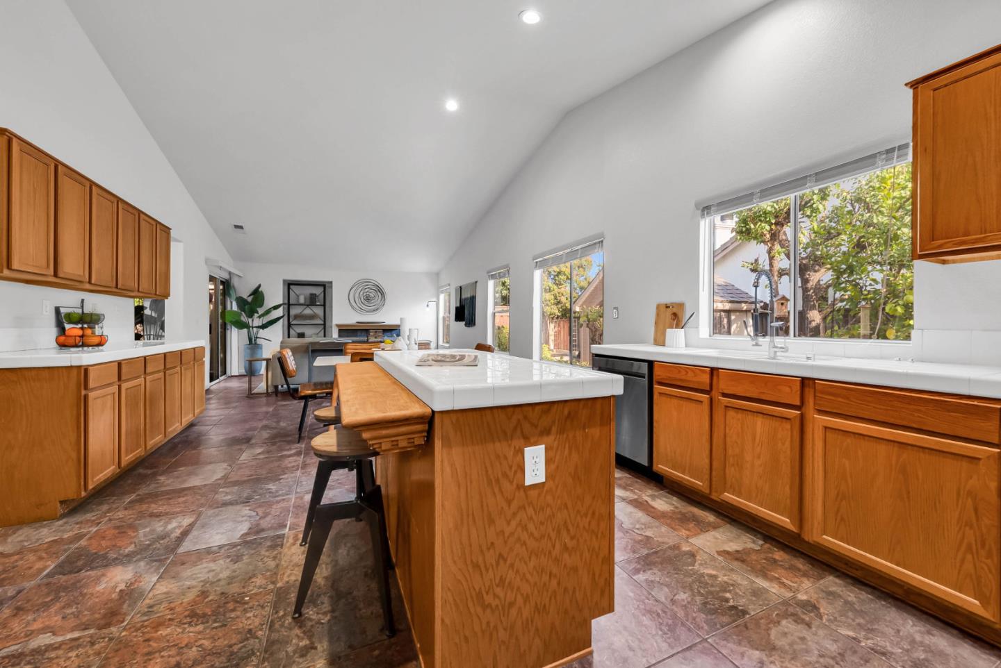 Detail Gallery Image 21 of 58 For 6370 Raspberry Ct, Gilroy,  CA 95020 - 4 Beds | 2/1 Baths