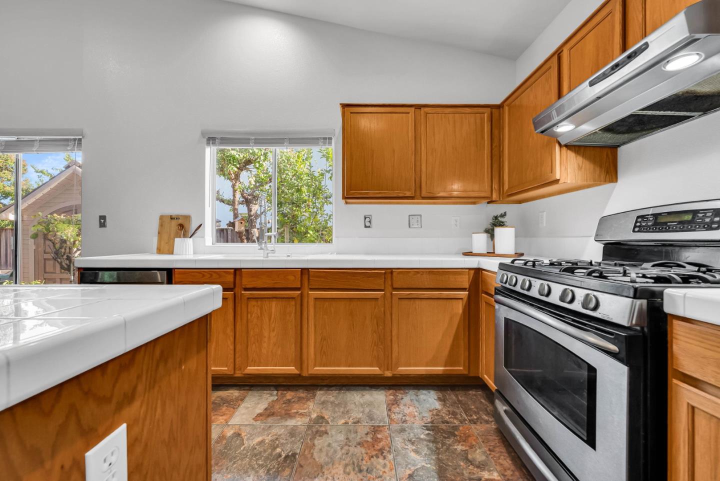 Detail Gallery Image 22 of 58 For 6370 Raspberry Ct, Gilroy,  CA 95020 - 4 Beds | 2/1 Baths
