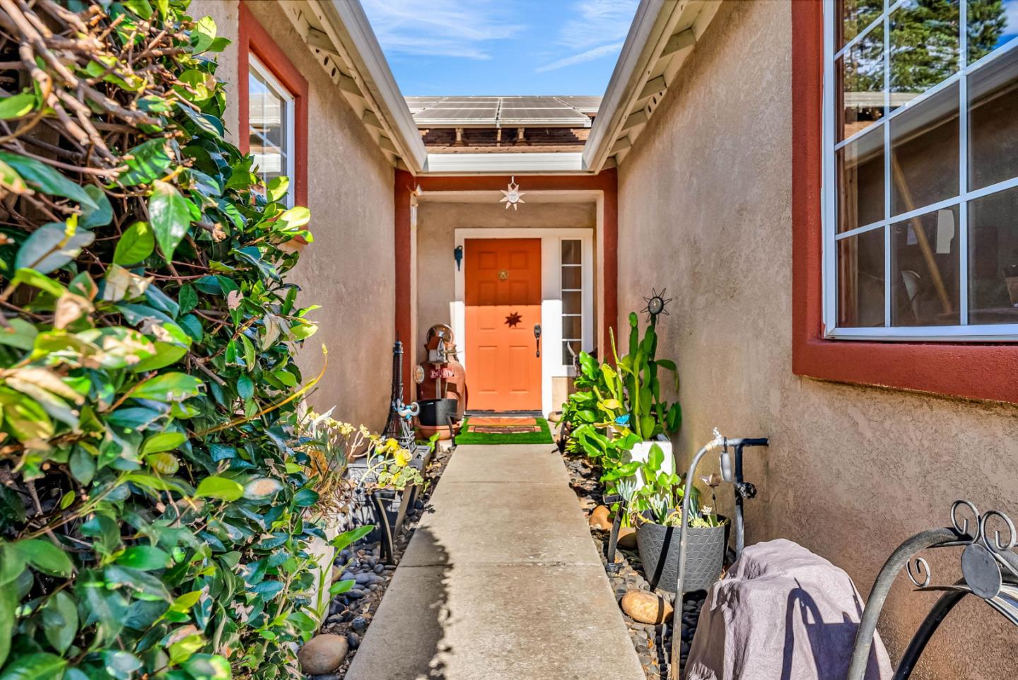 Detail Gallery Image 4 of 58 For 6370 Raspberry Ct, Gilroy,  CA 95020 - 4 Beds | 2/1 Baths