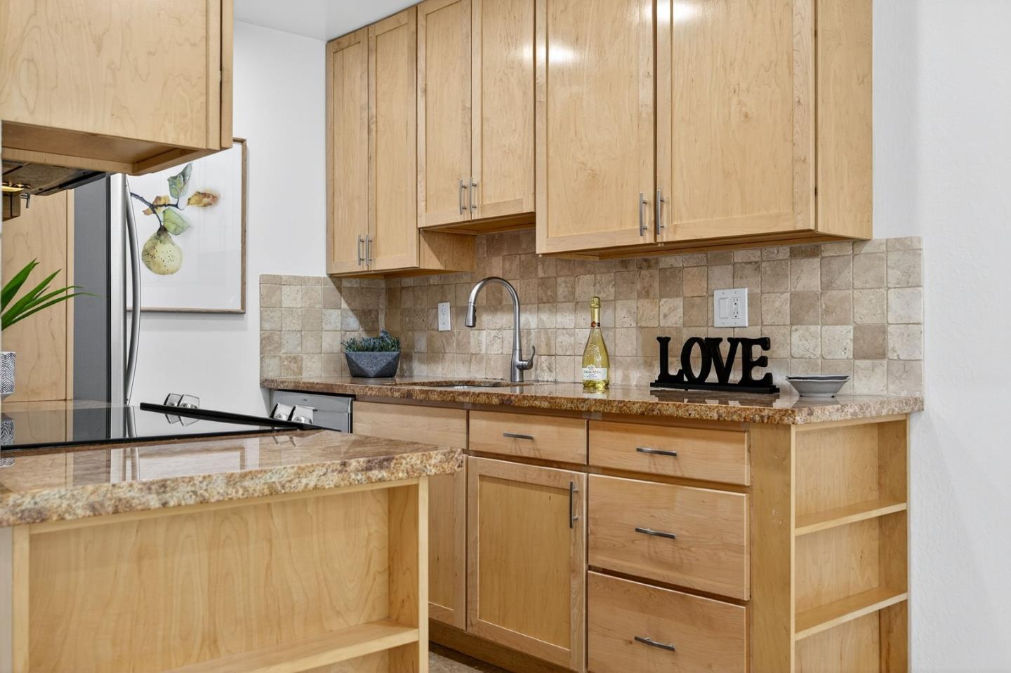 Detail Gallery Image 12 of 27 For 695 Mariposa Ave #204,  Oakland,  CA 94610 - 2 Beds | 2 Baths