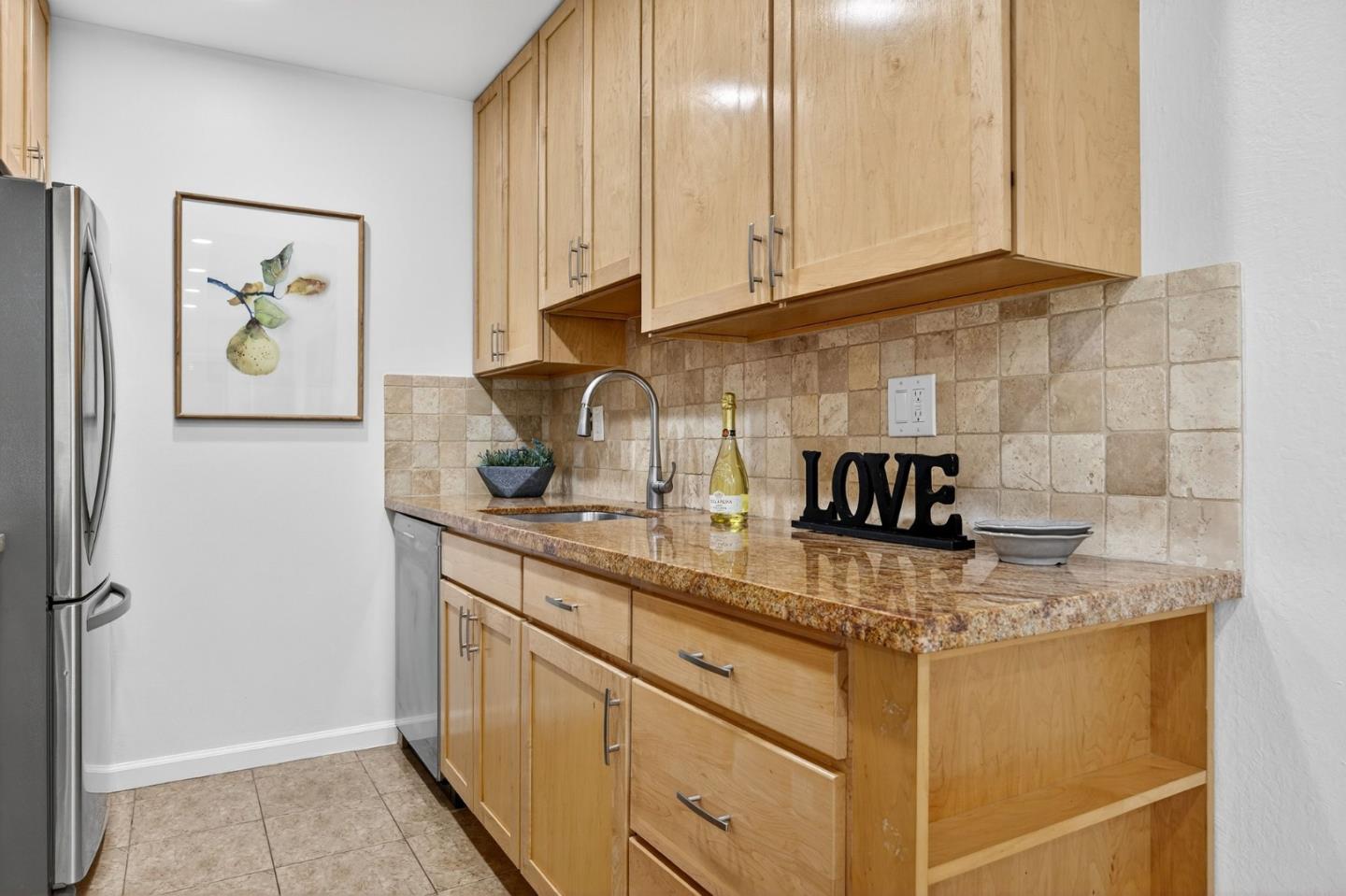 Detail Gallery Image 13 of 27 For 695 Mariposa Ave #204,  Oakland,  CA 94610 - 2 Beds | 2 Baths