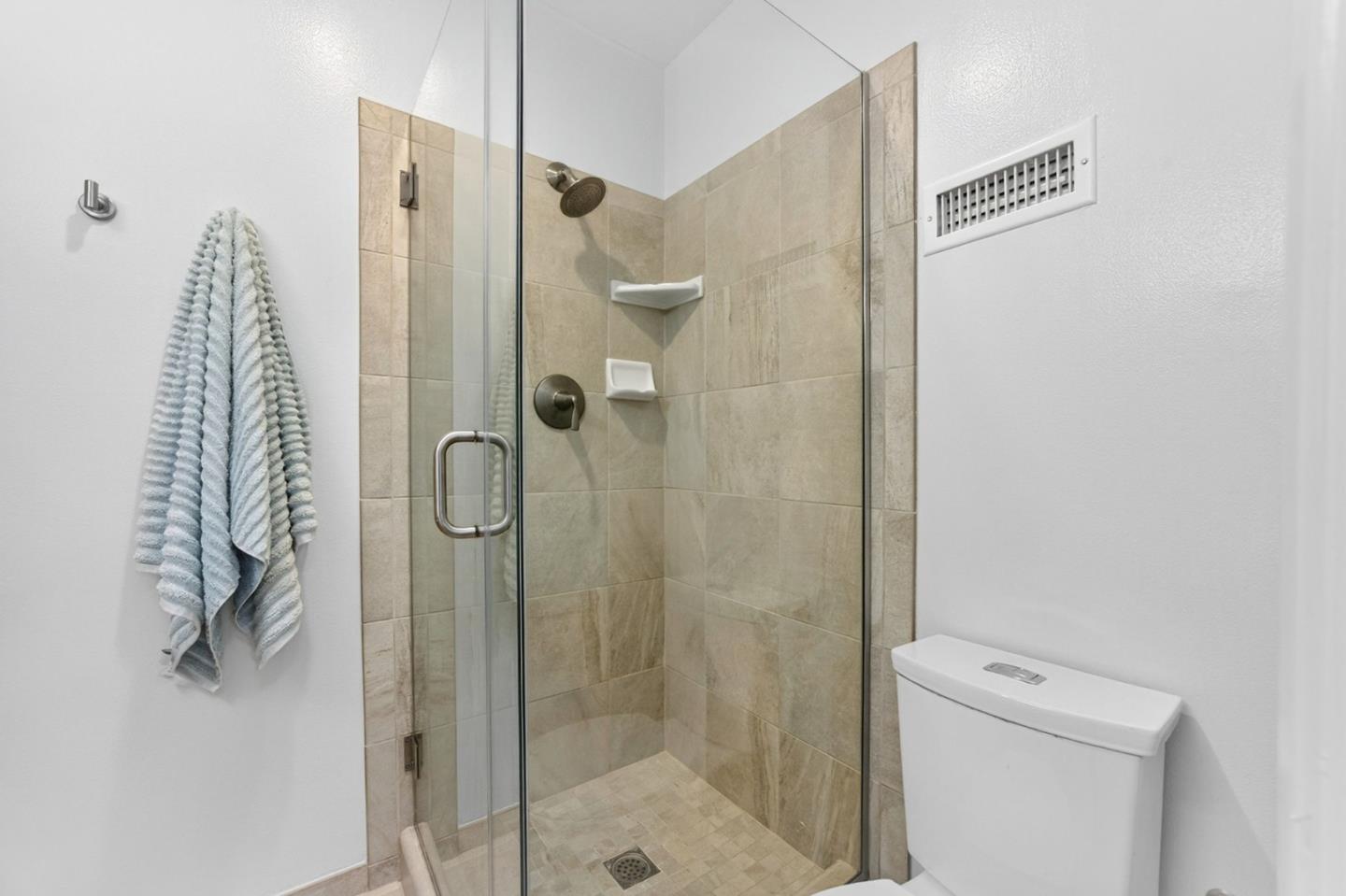 Detail Gallery Image 20 of 27 For 695 Mariposa Ave #204,  Oakland,  CA 94610 - 2 Beds | 2 Baths