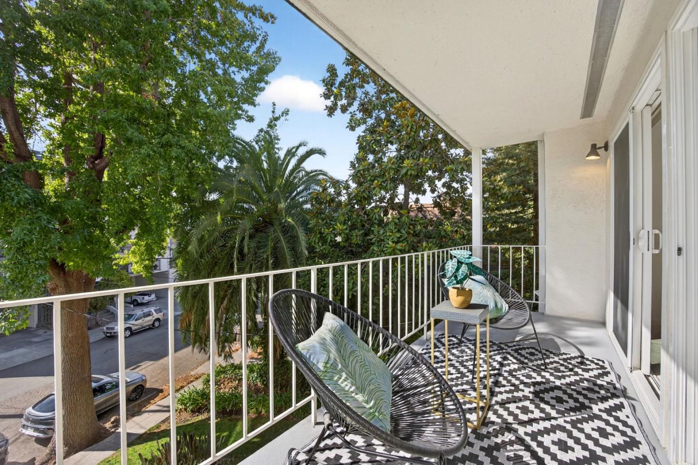 Detail Gallery Image 9 of 27 For 695 Mariposa Ave #204,  Oakland,  CA 94610 - 2 Beds | 2 Baths