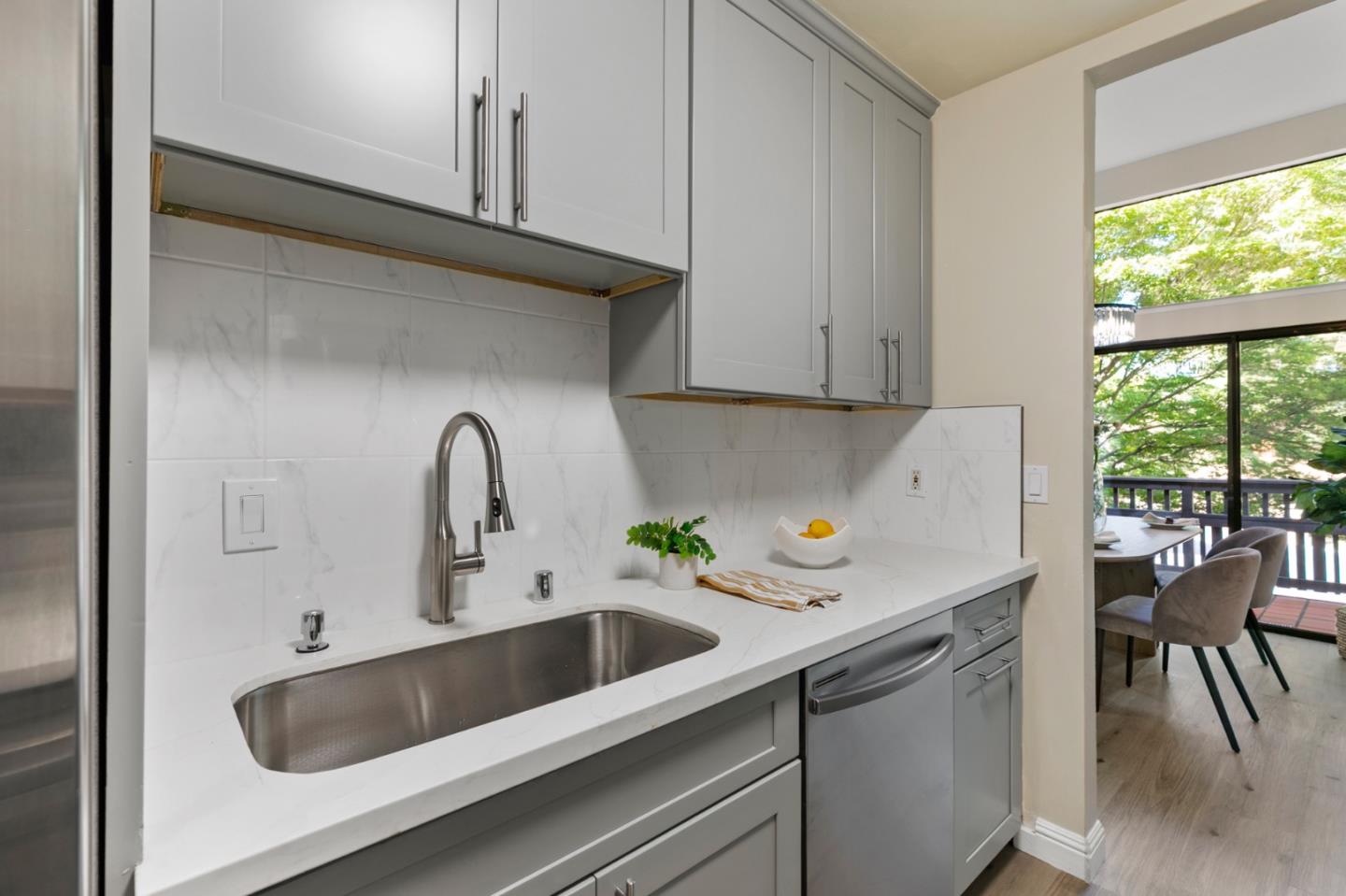 Detail Gallery Image 12 of 35 For 1963 Rock St #24,  Mountain View,  CA 94043 - 3 Beds | 3 Baths