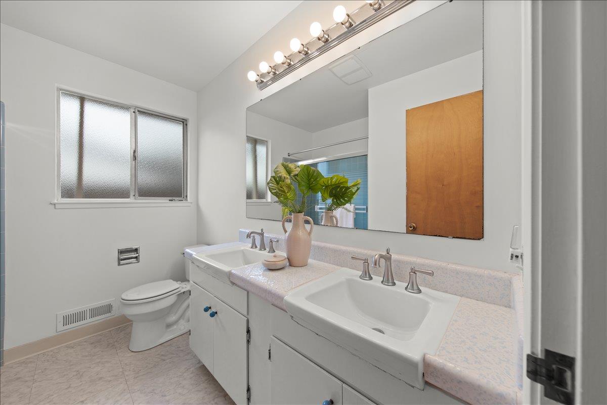 Detail Gallery Image 15 of 29 For 1467 Dove Ln, Sunnyvale,  CA 94087 - 3 Beds | 2 Baths