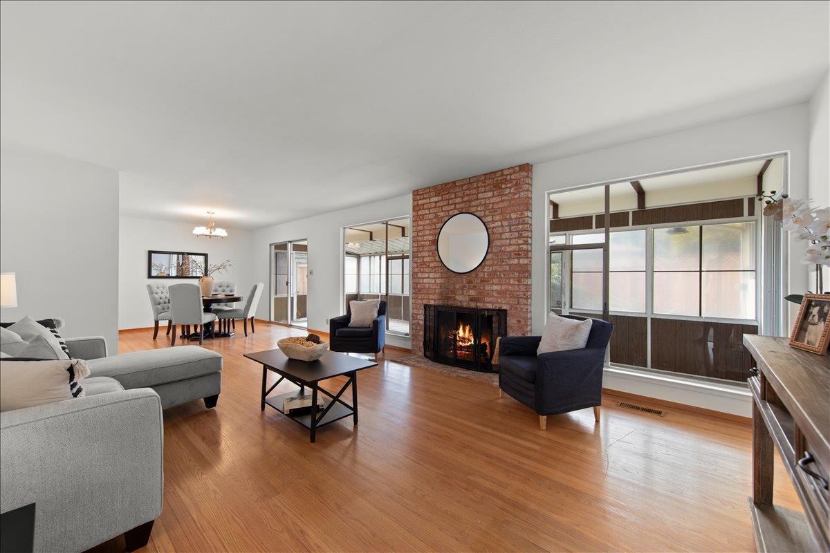 Detail Gallery Image 3 of 29 For 1467 Dove Ln, Sunnyvale,  CA 94087 - 3 Beds | 2 Baths