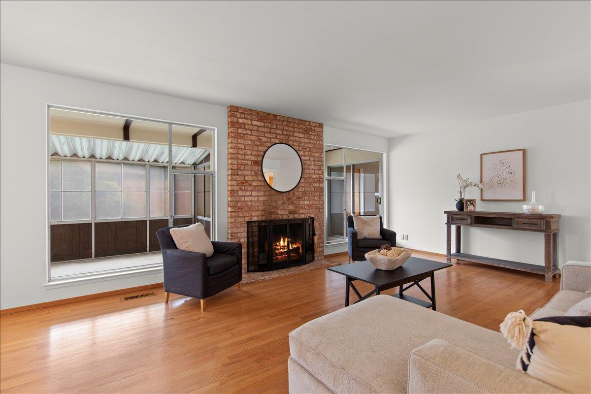 Detail Gallery Image 4 of 29 For 1467 Dove Ln, Sunnyvale,  CA 94087 - 3 Beds | 2 Baths