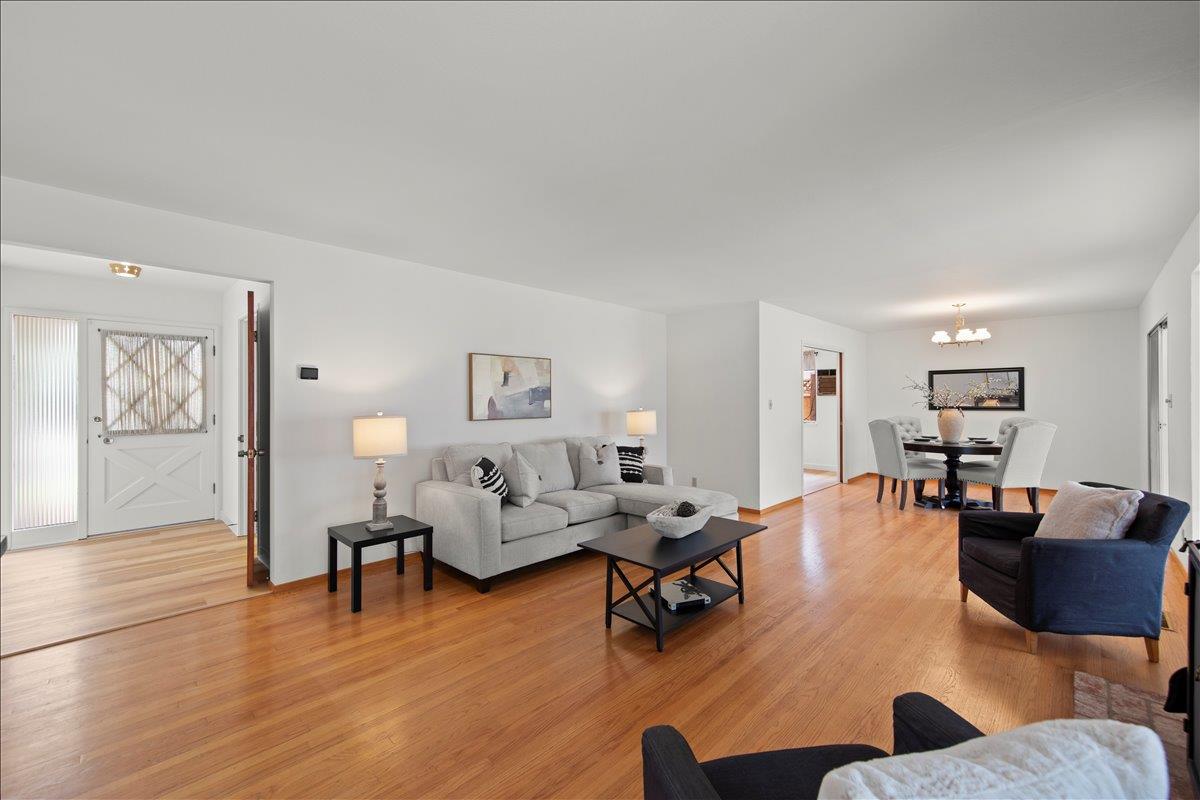 Detail Gallery Image 5 of 29 For 1467 Dove Ln, Sunnyvale,  CA 94087 - 3 Beds | 2 Baths
