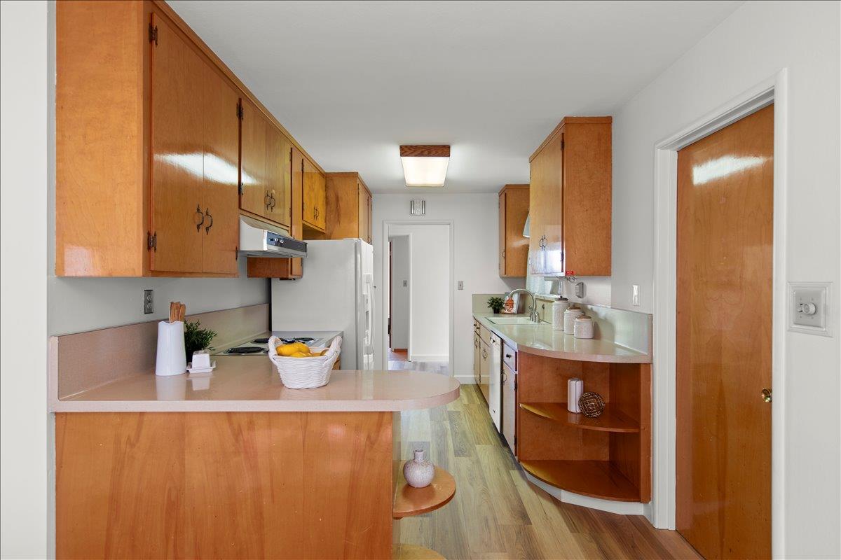 Detail Gallery Image 8 of 29 For 1467 Dove Ln, Sunnyvale,  CA 94087 - 3 Beds | 2 Baths