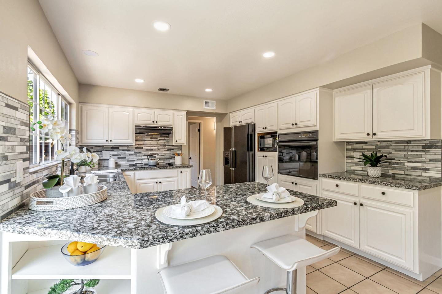 Detail Gallery Image 12 of 38 For 6239 Mahan Dr, San Jose,  CA 95123 - 4 Beds | 2 Baths