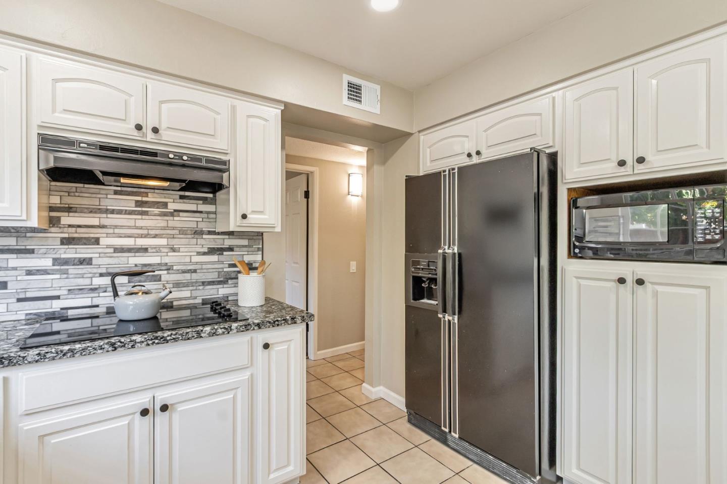 Detail Gallery Image 15 of 38 For 6239 Mahan Dr, San Jose,  CA 95123 - 4 Beds | 2 Baths