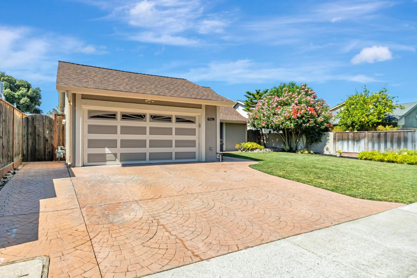 Detail Gallery Image 2 of 38 For 6239 Mahan Dr, San Jose,  CA 95123 - 4 Beds | 2 Baths