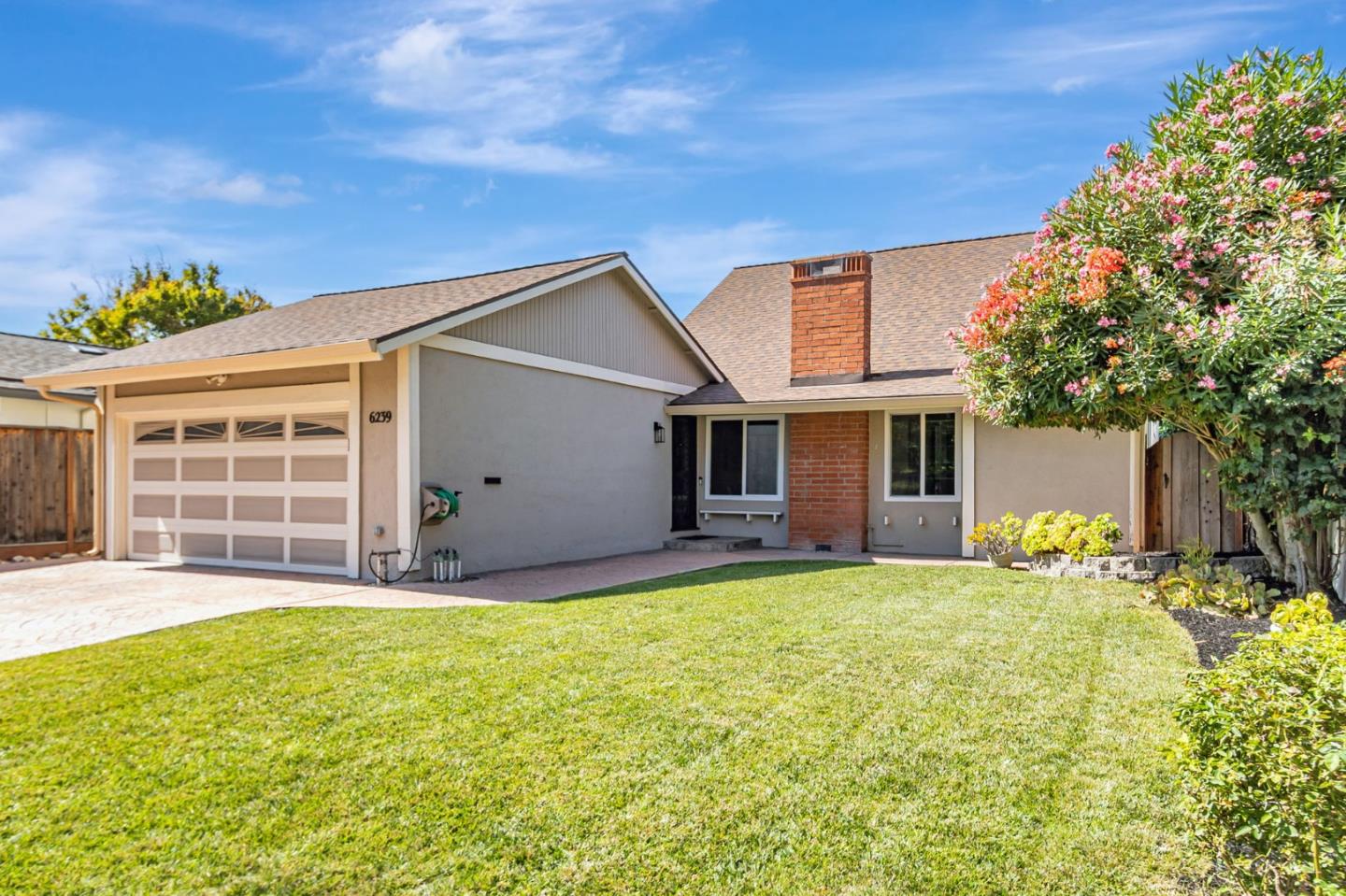 Detail Gallery Image 3 of 38 For 6239 Mahan Dr, San Jose,  CA 95123 - 4 Beds | 2 Baths