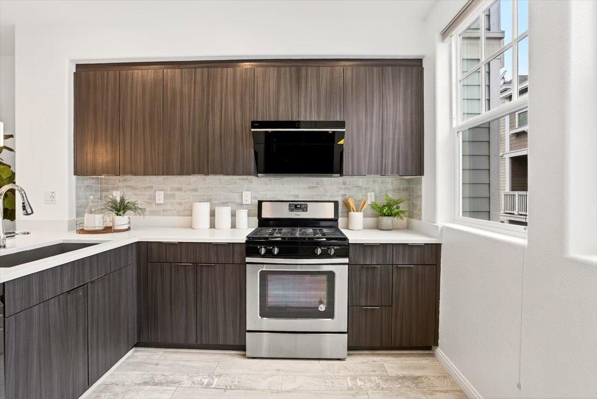 Detail Gallery Image 10 of 29 For 125 Orbit Way, Mountain View,  CA 94043 - 2 Beds | 2/1 Baths