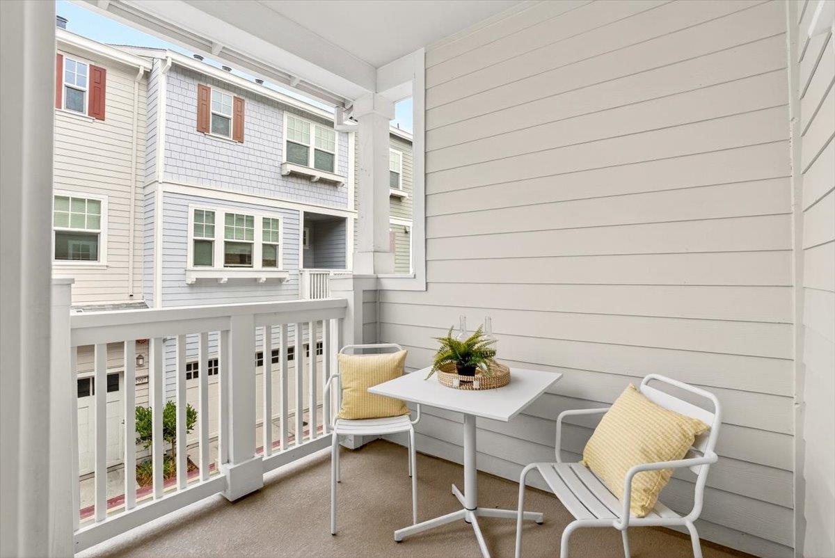 Detail Gallery Image 11 of 29 For 125 Orbit Way, Mountain View,  CA 94043 - 2 Beds | 2/1 Baths