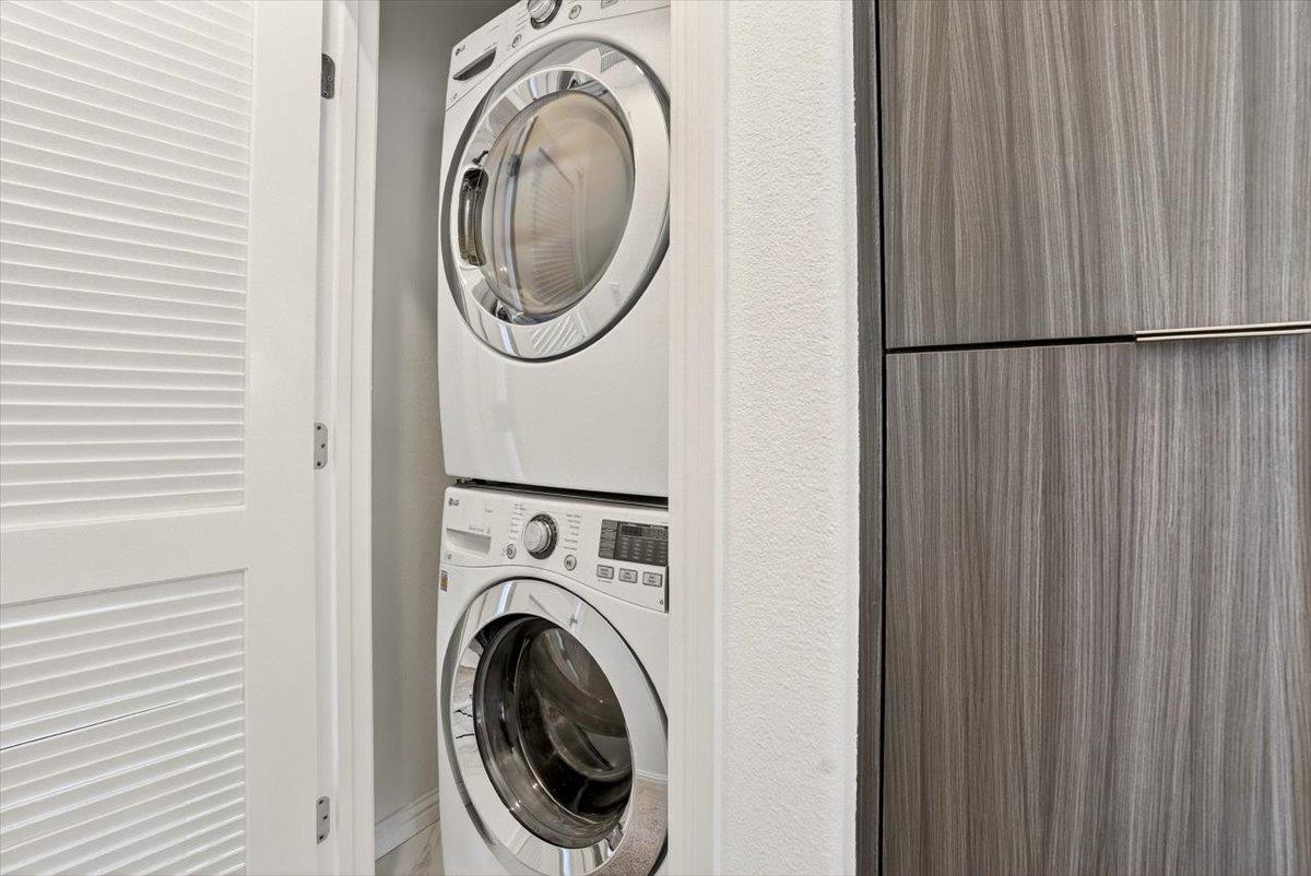 Detail Gallery Image 20 of 29 For 125 Orbit Way, Mountain View,  CA 94043 - 2 Beds | 2/1 Baths