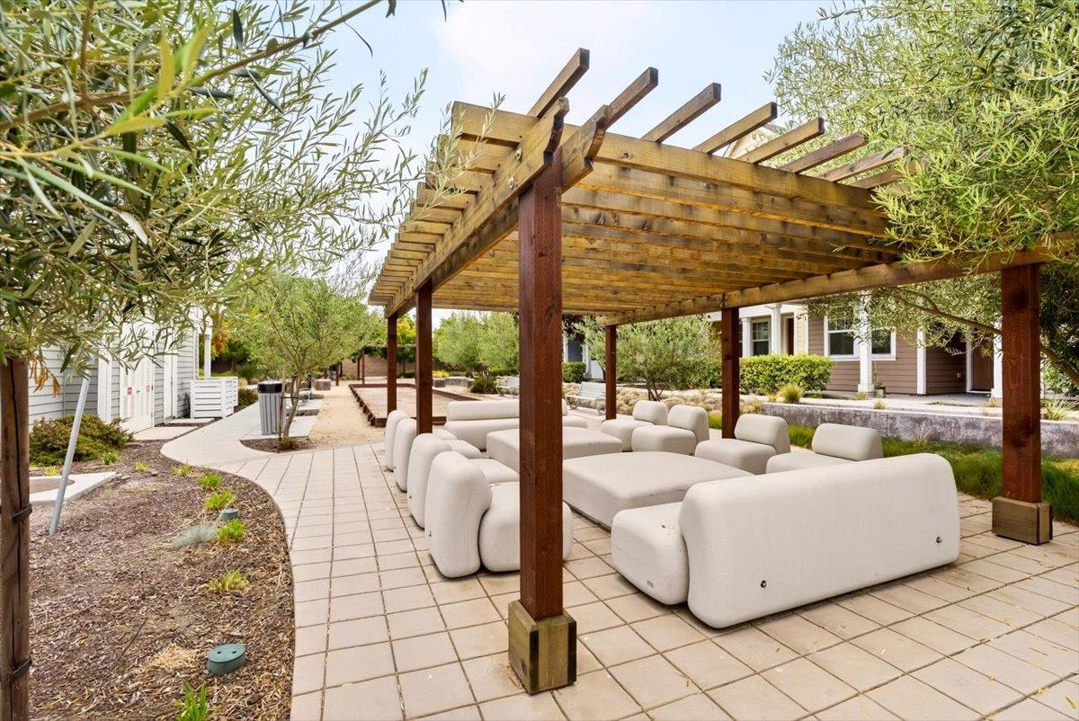 Detail Gallery Image 26 of 29 For 125 Orbit Way, Mountain View,  CA 94043 - 2 Beds | 2/1 Baths