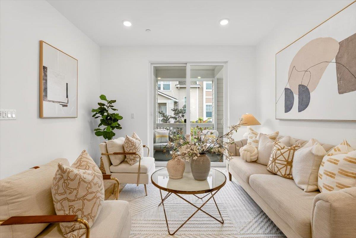 Detail Gallery Image 5 of 29 For 125 Orbit Way, Mountain View,  CA 94043 - 2 Beds | 2/1 Baths