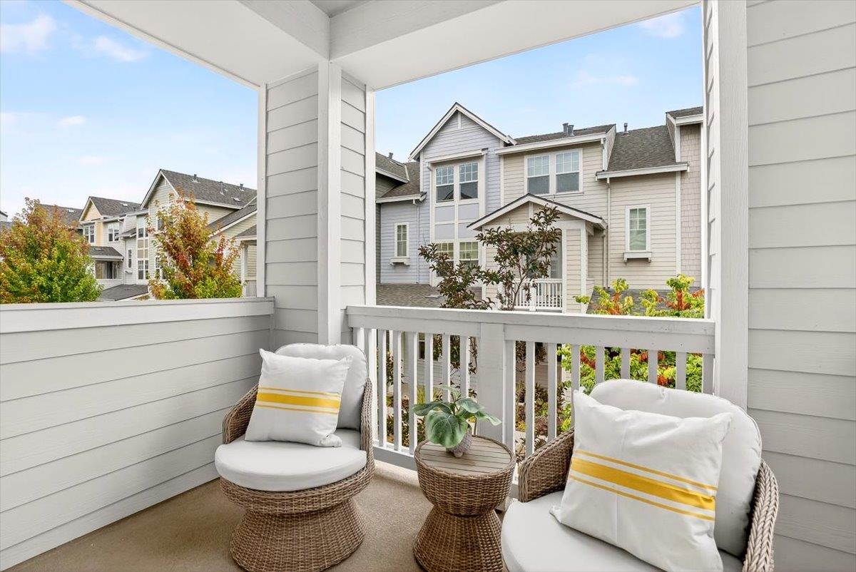 Detail Gallery Image 7 of 29 For 125 Orbit Way, Mountain View,  CA 94043 - 2 Beds | 2/1 Baths
