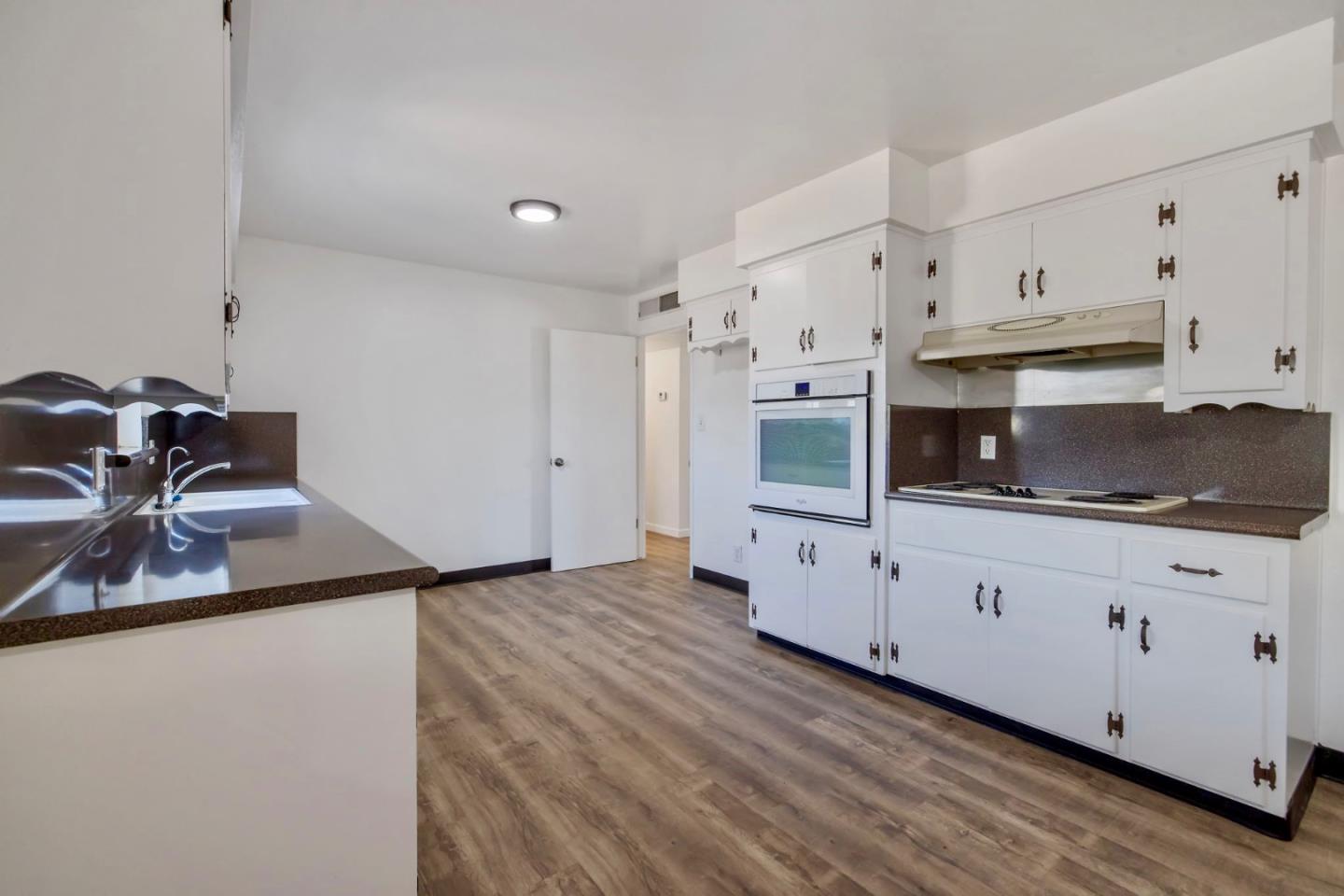 Detail Gallery Image 10 of 31 For 384 E Gail Ave, Tulare,  CA 93274 - 3 Beds | 2 Baths
