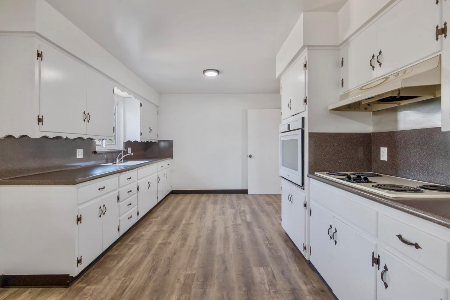 Detail Gallery Image 11 of 31 For 384 E Gail Ave, Tulare,  CA 93274 - 3 Beds | 2 Baths