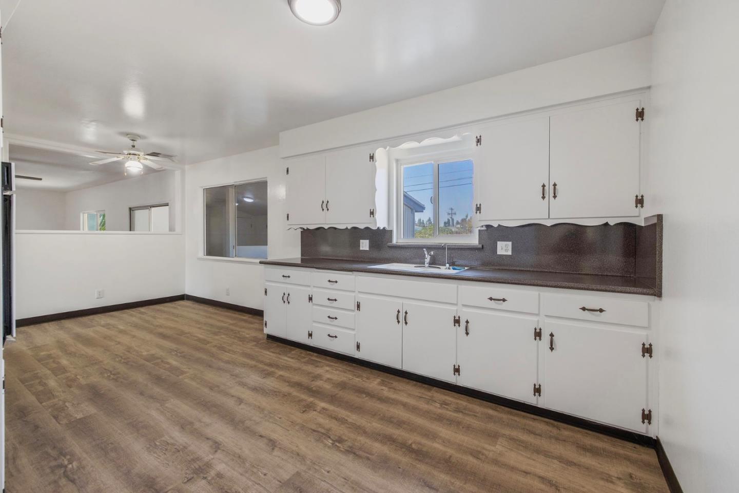 Detail Gallery Image 12 of 31 For 384 E Gail Ave, Tulare,  CA 93274 - 3 Beds | 2 Baths