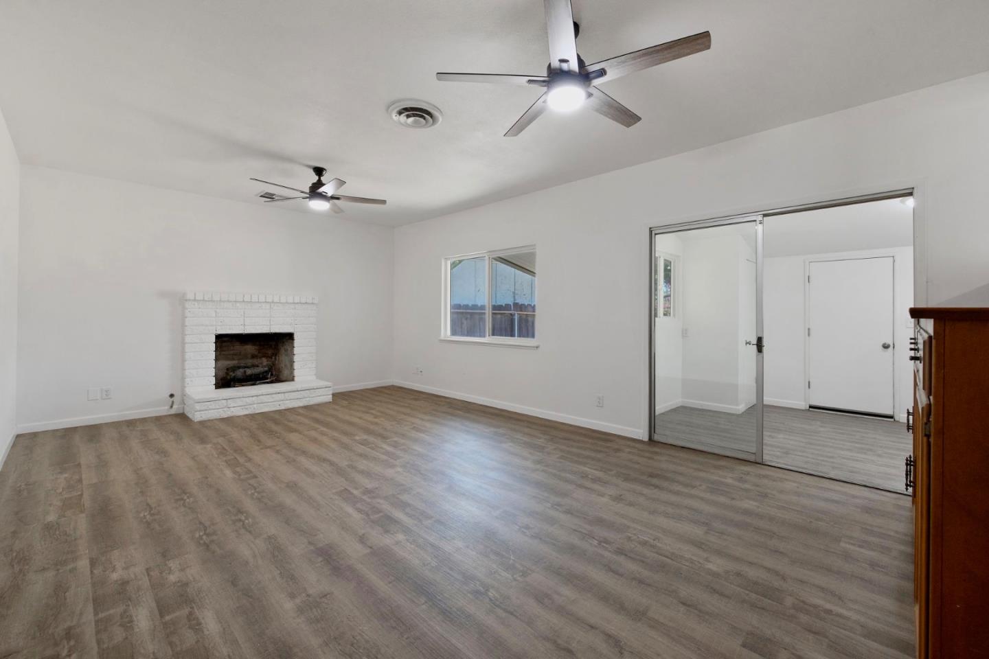 Detail Gallery Image 14 of 31 For 384 E Gail Ave, Tulare,  CA 93274 - 3 Beds | 2 Baths